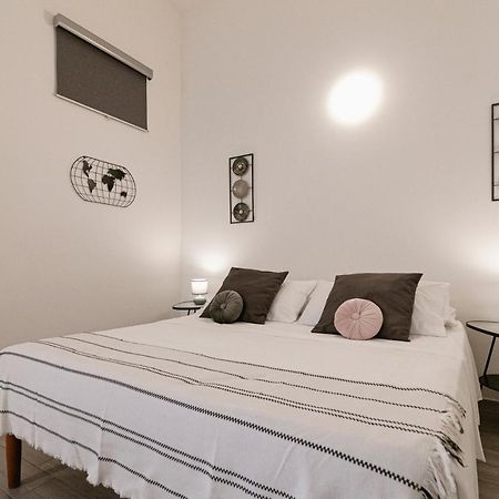 Zefiro21 Tiny House Apartment แตร์โมลิ ภายนอก รูปภาพ