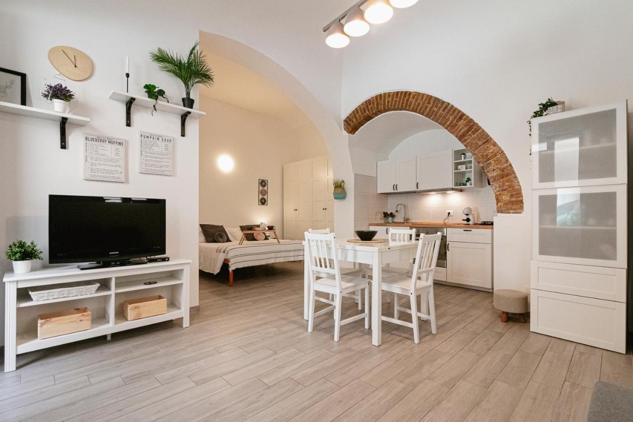 Zefiro21 Tiny House Apartment แตร์โมลิ ภายนอก รูปภาพ